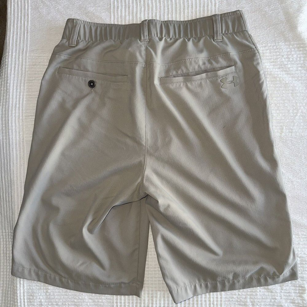 Under Armour Golf Shorts Tan Mens Size 30 Stretch WaistBand Heatgear - Picture 3 of 5